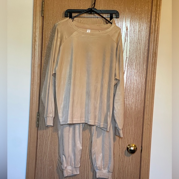 Soft 2-piece lounge set - Picture 1 of 5